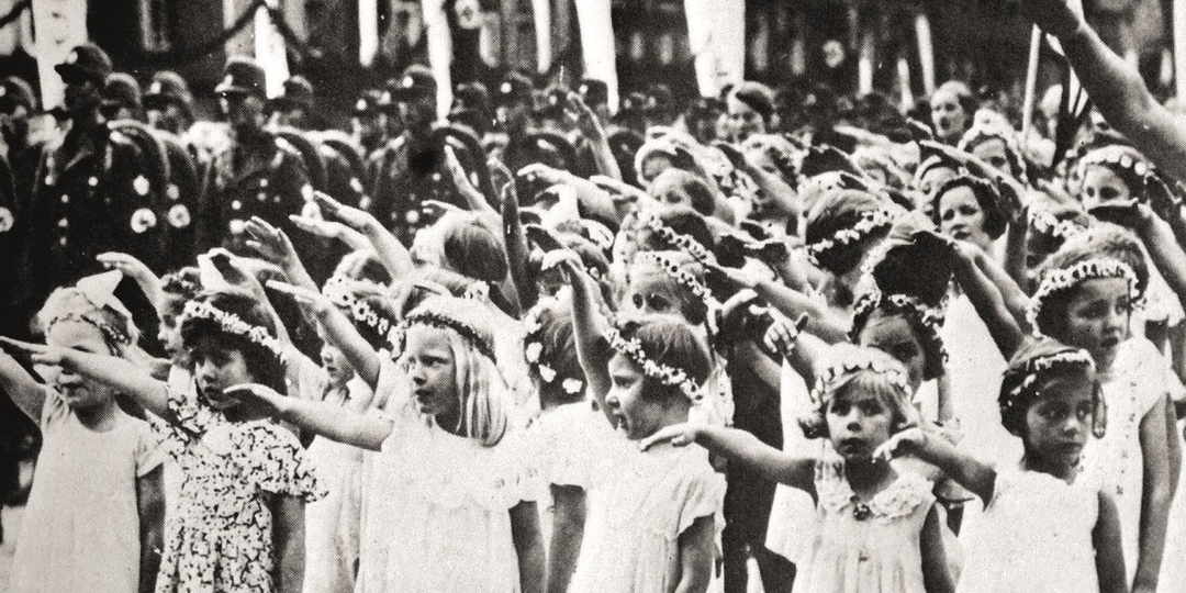 "Светловолосых и голубоглазых детей забирали у родителей"