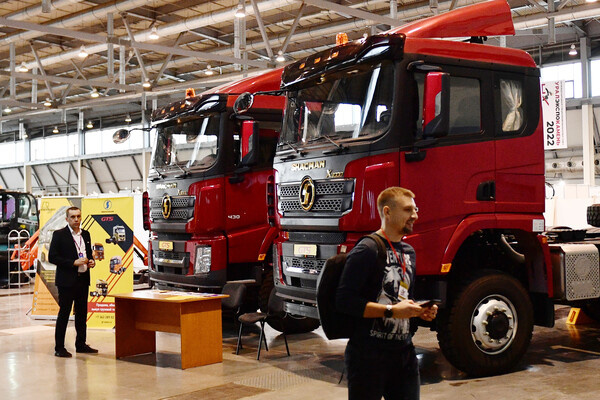    Грузовые автомобили Shacman / Павел Лисицын/РИА Новости