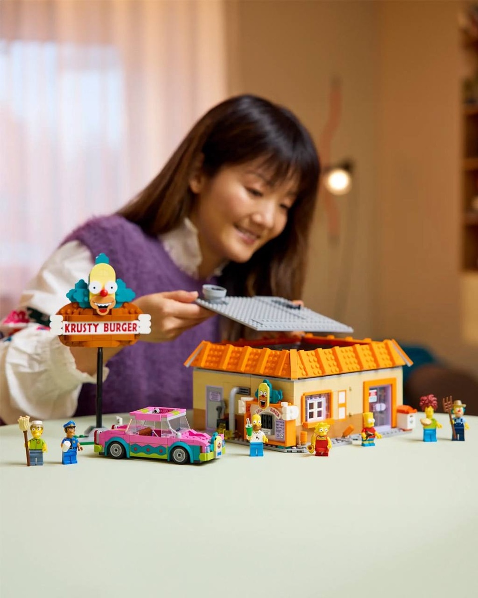 LEGO представила новый набор по «Симпсонам» с «Красти Бургером»  
