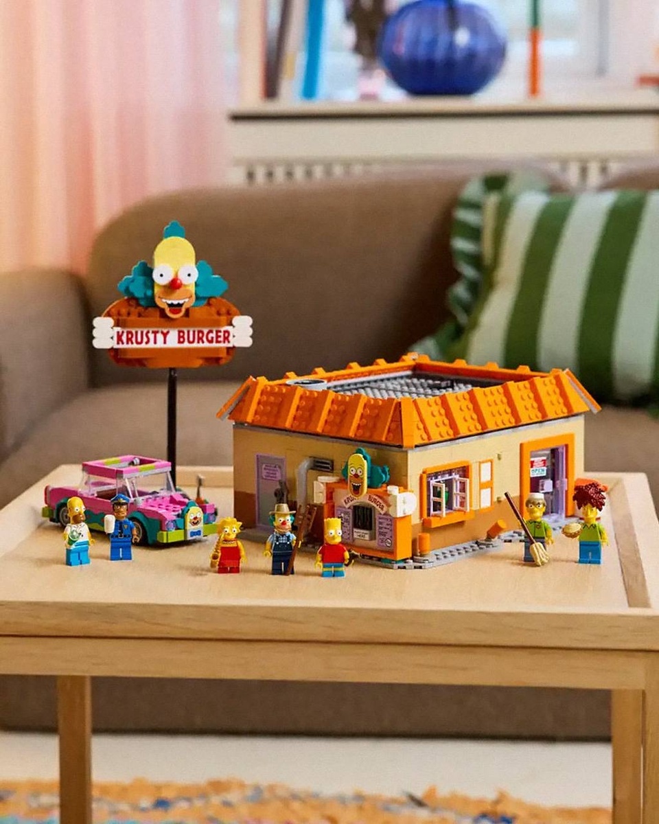 LEGO представила новый набор по «Симпсонам» с «Красти Бургером»  