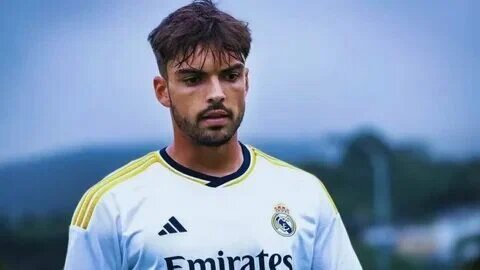 Рауль Асенсио, 22-летний футболист. Дебютировал за «Реал» 9 ноября 2024 года