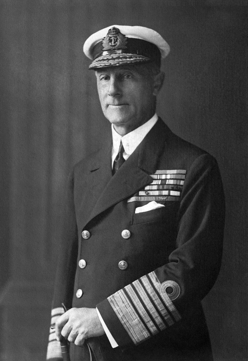 Джеллико Джон Рашуорт. https://upload.wikimedia.org/wikipedia/commons/thumb/7/71/John_Jellicoe%2C_Admiral_of_the_Fleet.jpg/1406px-John_Jellicoe%2C_Admiral_of_the_Fleet.jpg