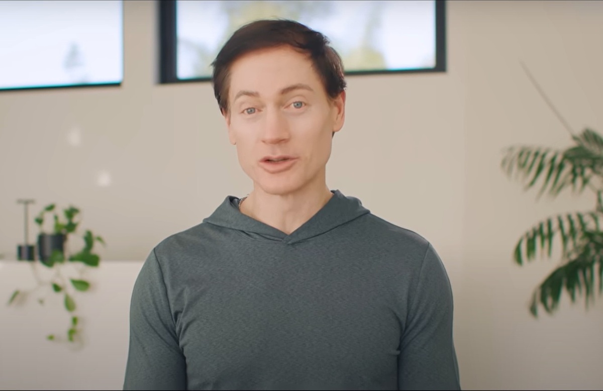 Брайан Джонсон.