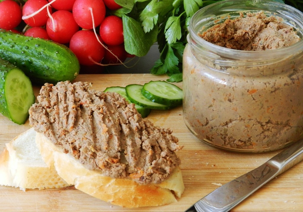 Паштет из куриной печени. Фото Наташи Имшенецкой. Источник: https://kasheloff.ru/photos/retsept-nejnogo-pashteta-iz-pecheni/13.