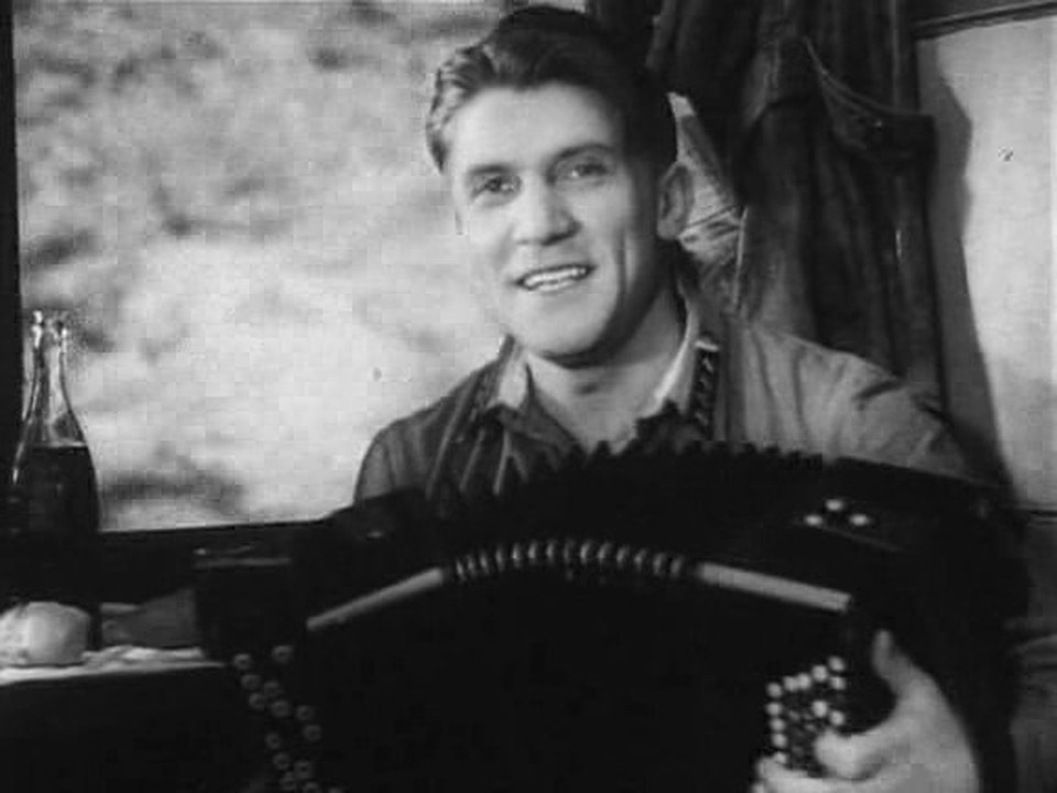 Кадр из фильма «Трактористы» 1939 год реж. Иван Пырьев