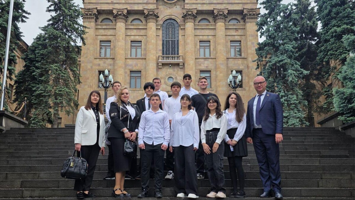 © Photo : provided by Alexey Sandikov