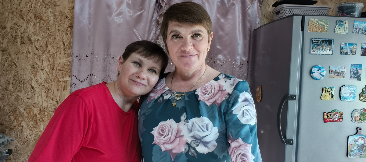 Фото моё я и сестра 