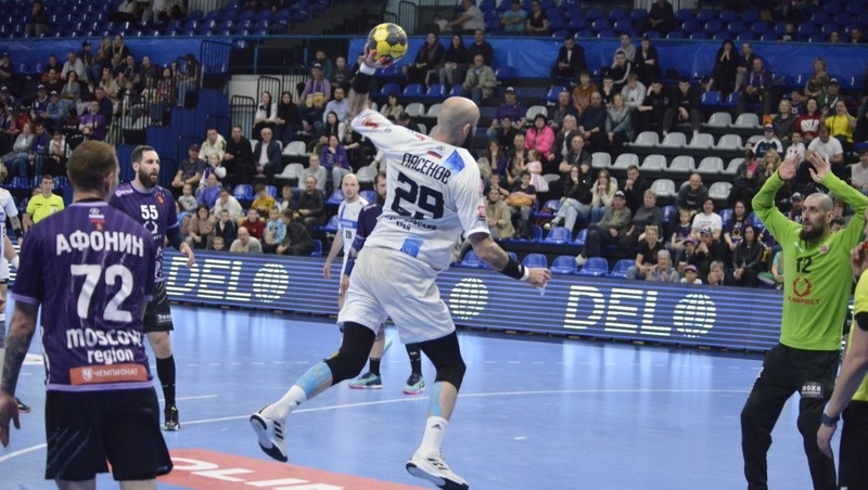    Вопреки стараниям Ивана Пасенова к перерыву у хозяев было преимущество в восемь баллов Фото: ГК «Чеховские медведи»