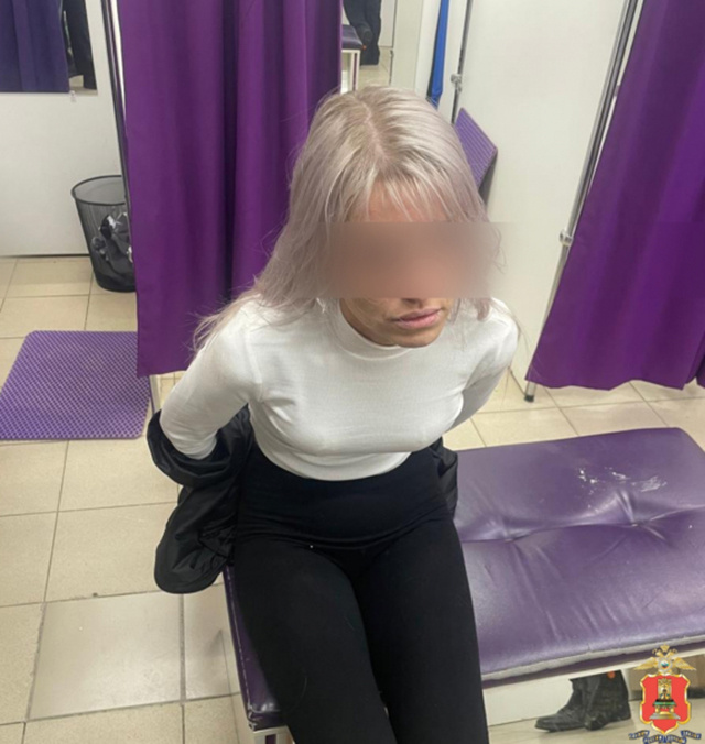 В Твери полиция задержала девушку с порошками и колбами