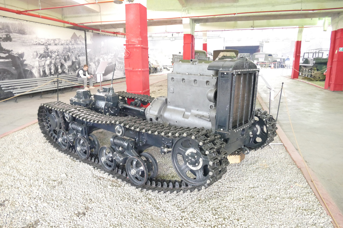 Шасси ХТЗ-16 на выставке "Моторы Войны".