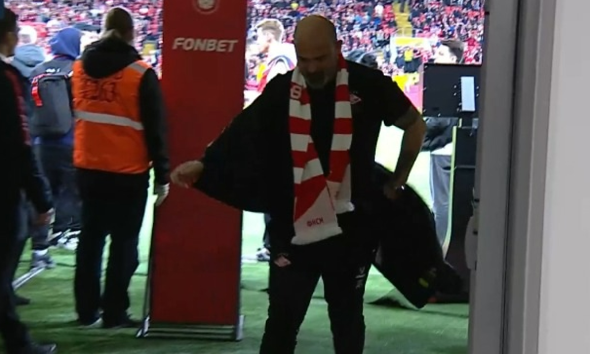 Деян Станкович получил очередную красную карточку. Фото: Матч ТВ