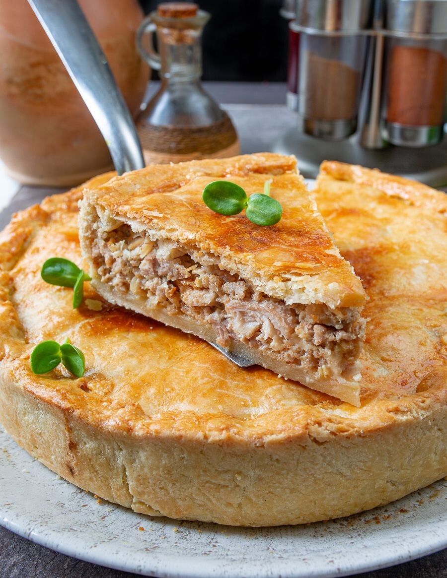     Пирог с курицей и свининой