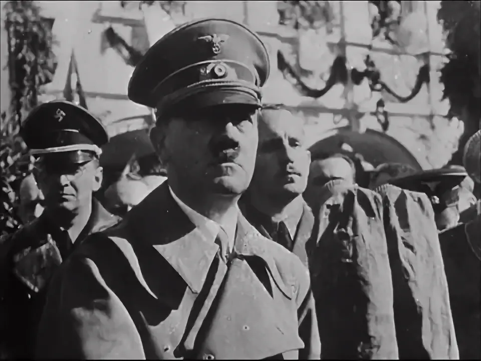 Кадр из документального фильма "Обыкновенный фашизм"