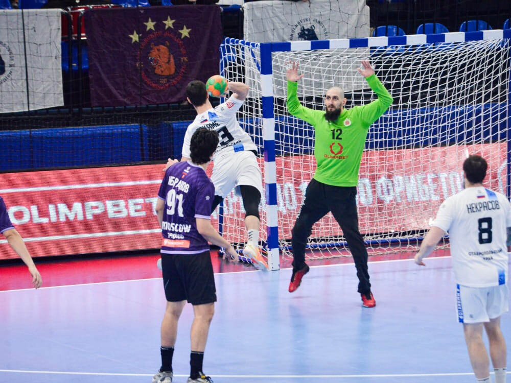    Пробить Дмитрия Павленко ставропольцам удавалось не всегда: попытка Руслана Гакаме