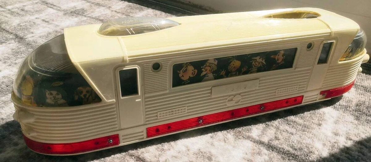 Игрушка "Электровоз", фото из открытых источников. Листаем галерею -->>