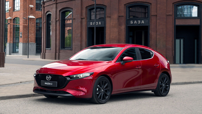 Mazda 3 потребляет 6-8 литров топлива на 100 км/ Фото: autorating.ru