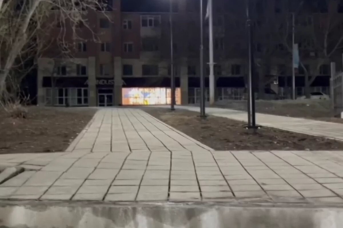    Активисты увидели массу недочетов в сквере у дома быта в Петропавловске