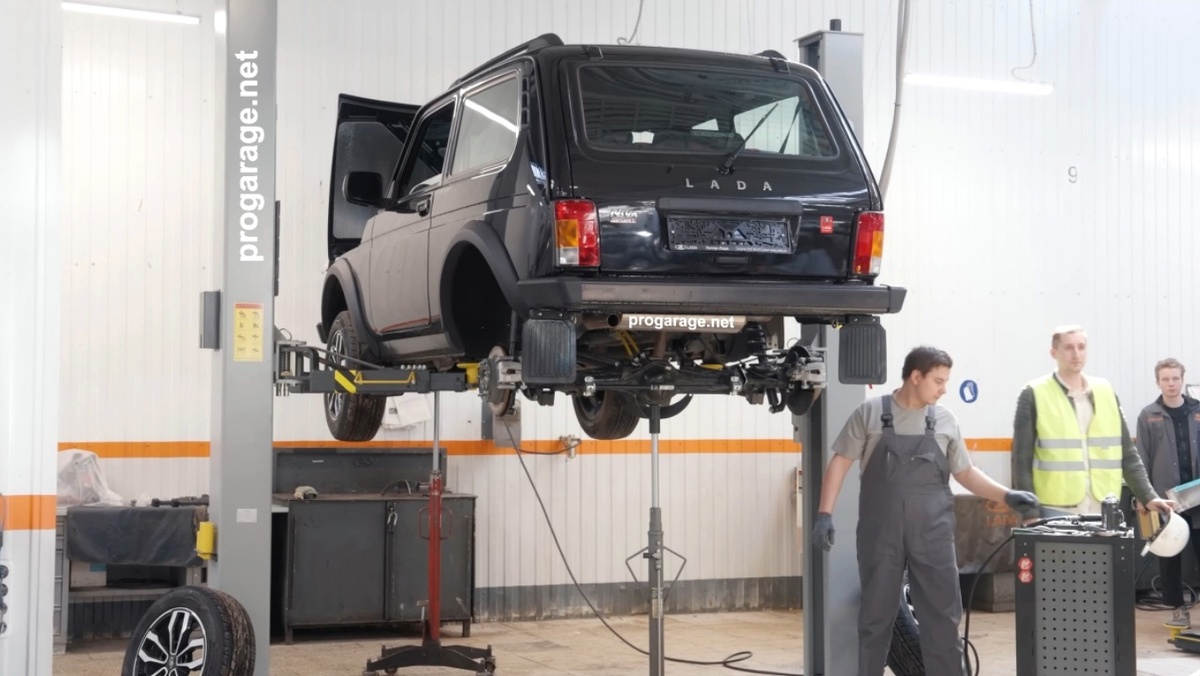 Новая Лада Нива Спорт на замене согнувшихся рычагов задней подвески