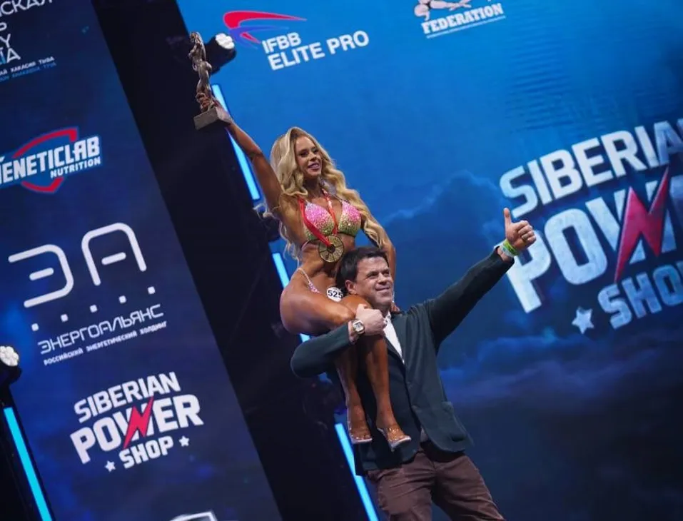 Победа Анастасии Золотой на SPS 2023, с тренером Антоном Муштановым.