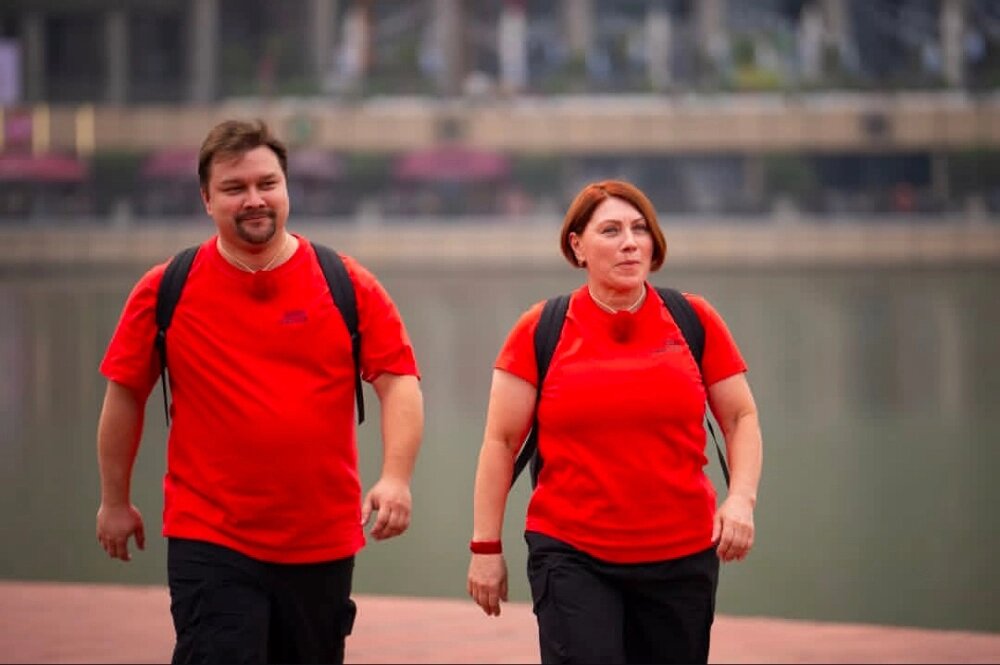    Роза Сябитова и её сын Денис на шоу «Сокровища императора». Кадр телеканала ТНТ