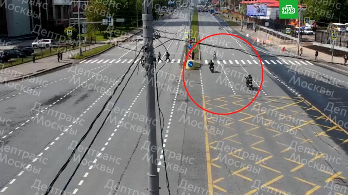    Мотоциклист насмерть сбил женщину в Москве