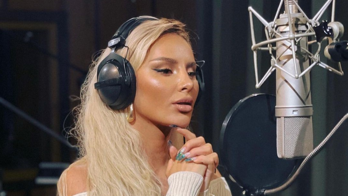 Запросы Анны Асти просто поражают. Похлеще, чем у Киркорова и Баскова вместе взятых