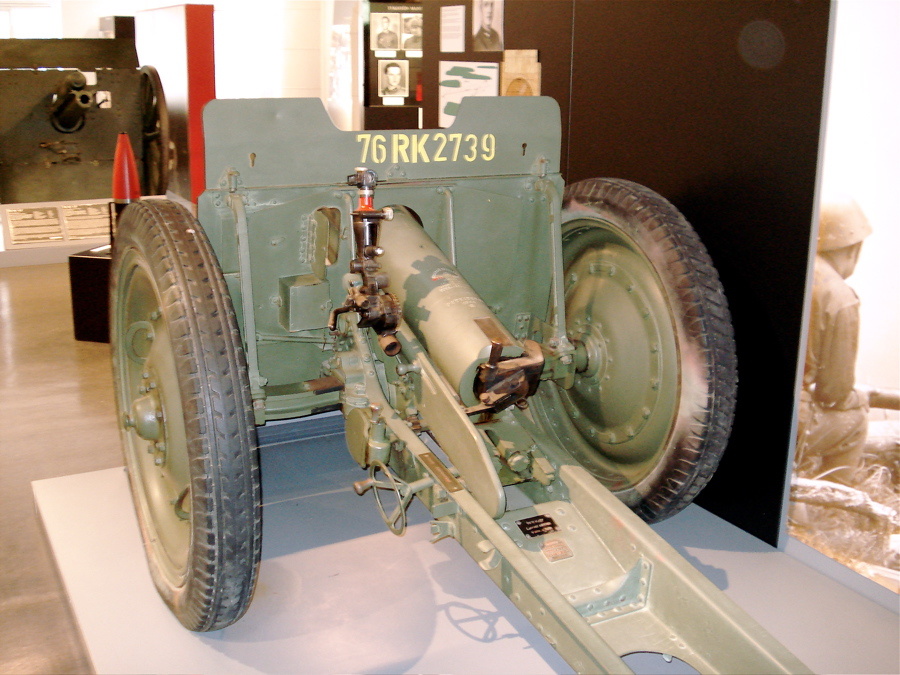 76-мм полковая пушка обр. 1927 г., вид сзади