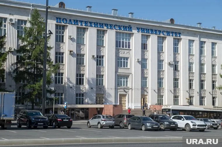 Среднемесячная зарплата ректора ПНИПУ составила 971,2 тысяч
Фото: Сергей Русанов © URA.RU