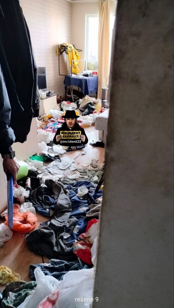    Свалка в одной из квартир в Барнауле. Источник: "Инцидент Барнаул"