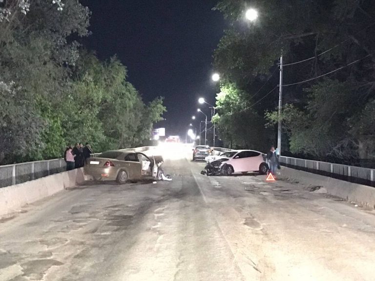    В Оренбурге два человека пострадали в тройном ДТП на проспекте Братьев Коростелёвых Оренбуржье