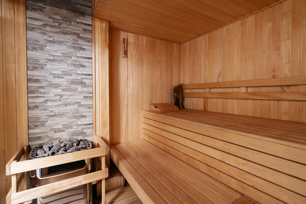 https://img.freepik.com/free-photo/clean-empty-sauna-room_23-2149283631.jpg?ga=GA1.1.1608424139.1742206322&semt=ais_hybrid&w=740