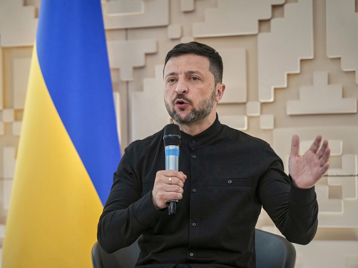    Владимир Зеленский во время пресс-конференции в посольстве Украины в Анкаре, Турция© AP Photo / Evgeniy Maloletka