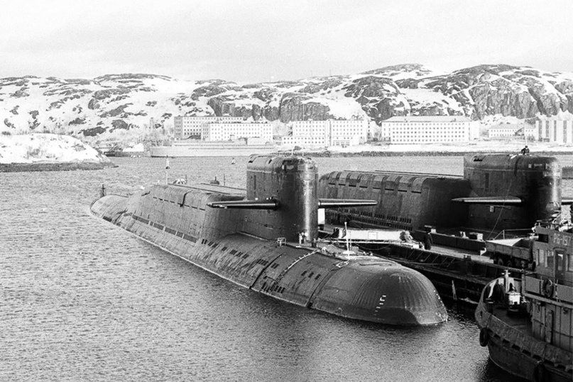 К-193 проекта 667бд (БН-863) и К-424 проекта 667бдр (БН-877) из состава 31-й дпл 3-й Флпл СФ у 13-го пирса в губе Сайда. 1989 год. Фото предоставил Олег Семиволос.