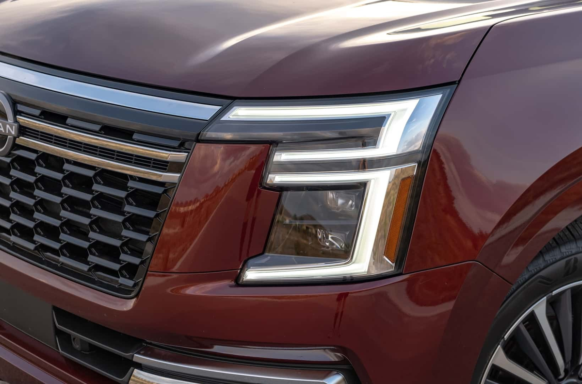 Передняя светодиодная оптика