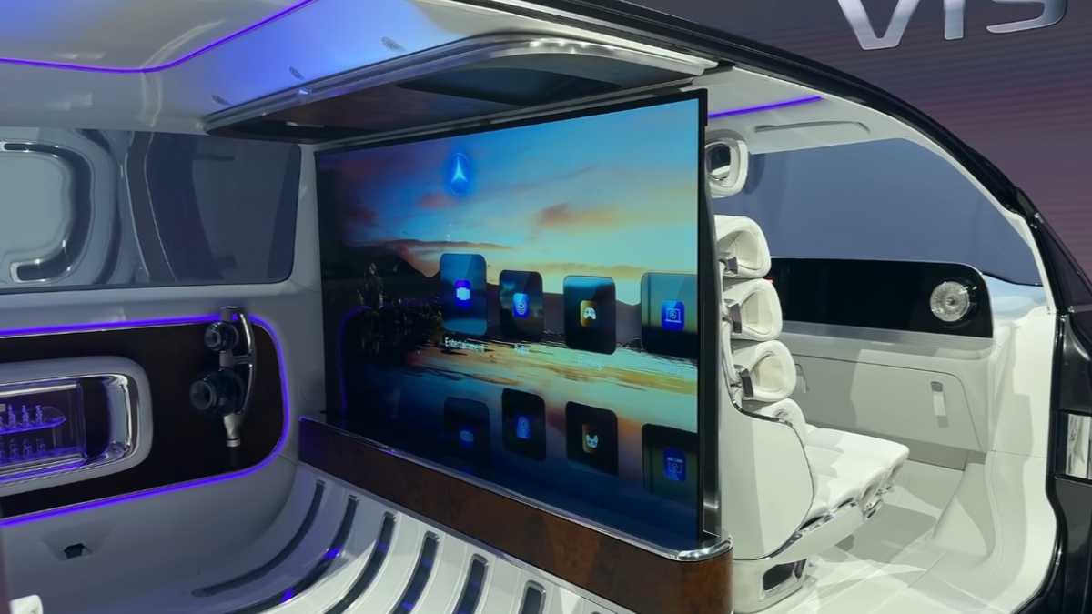 Mercedes-Benz Vision V салон с экраном 