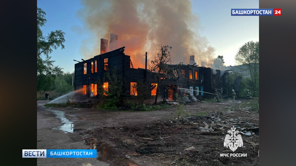    В уфимском Затоне сгорел двухэтажный дом на площади 600 квадратных метров