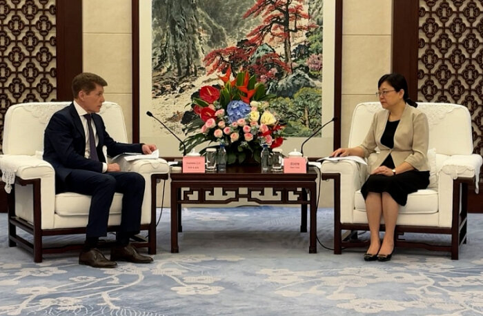 Олег Кожемяко встретился с вице-губернатором провинции Гуандун Чжан Гочжи / фото: пресс-служба правительства Приморского края