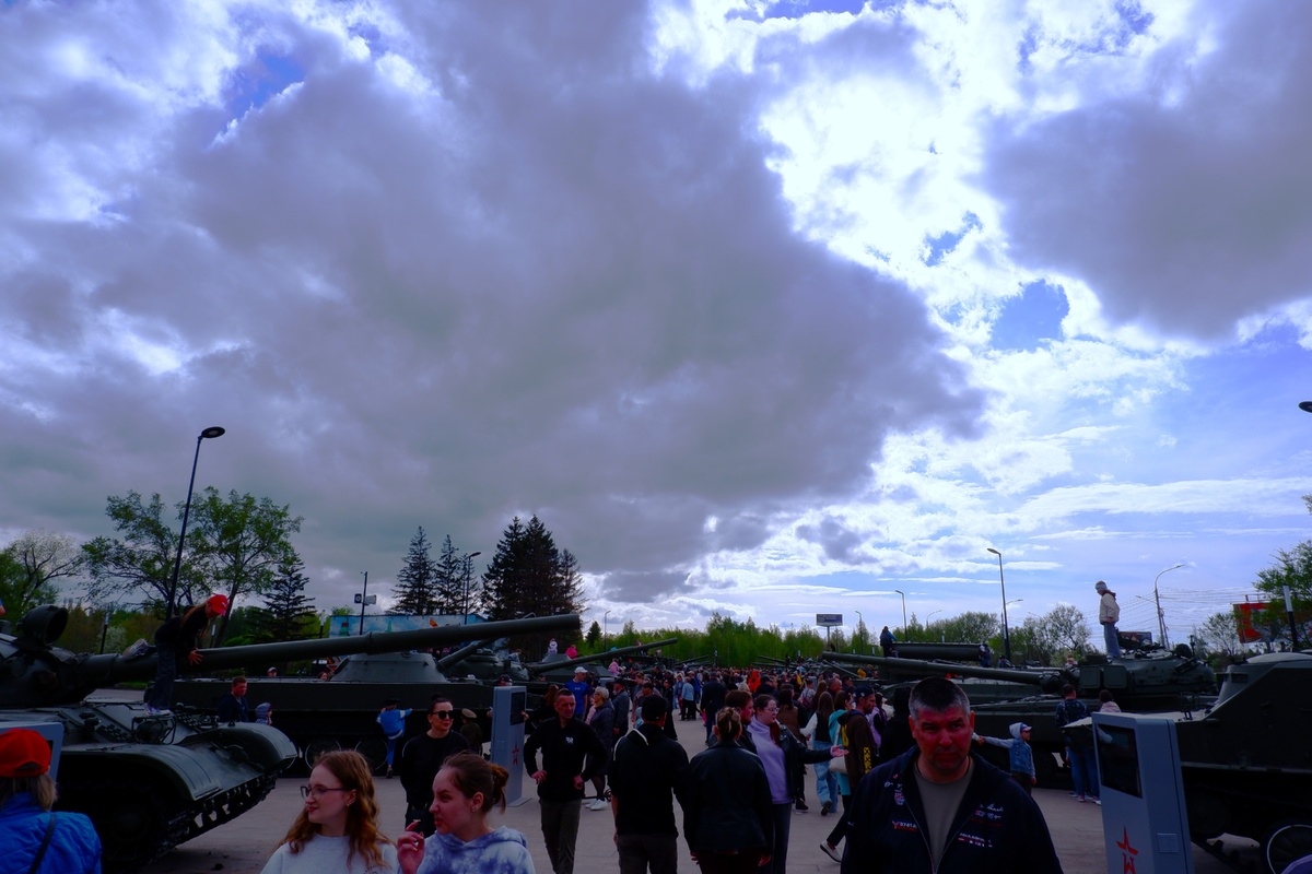 Фото сделано 11 мая, представляю сколько людей было тут 9 мая