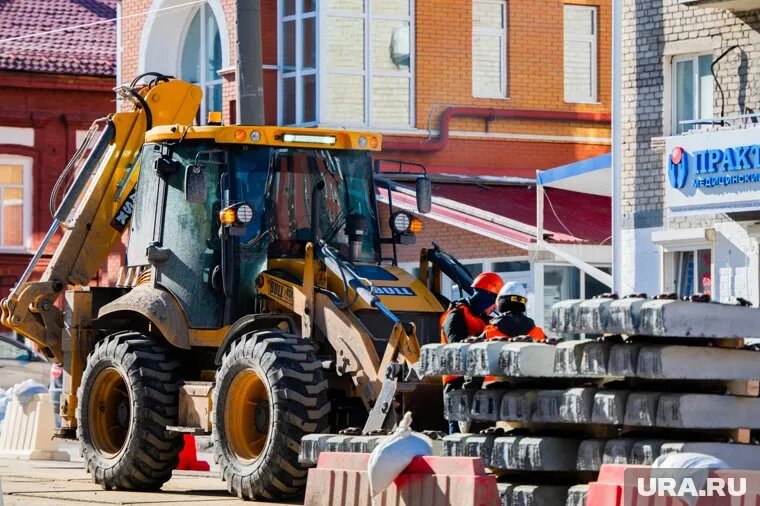 У предпринимателя, который занимается благоустройством в Кургане, приставы изъяли технику (архивное фото). Фото: Руслан Яроцкий © URA.RU