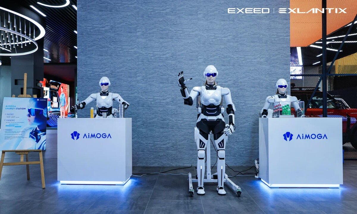 Роботы встречают посетителей