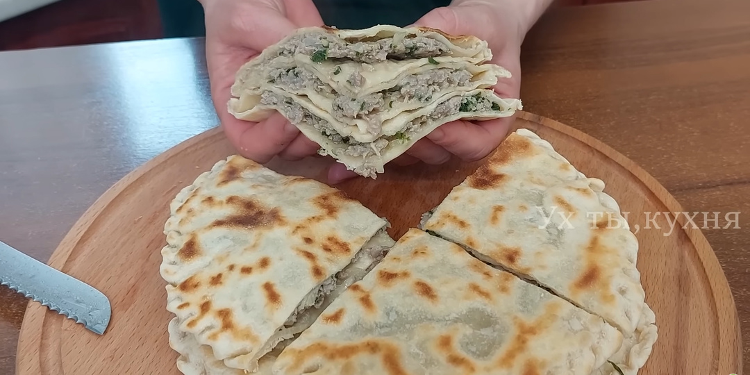 Это вкуснее чебуреков! Лепёшки с сочной мясной начинкой на сухой сковороде