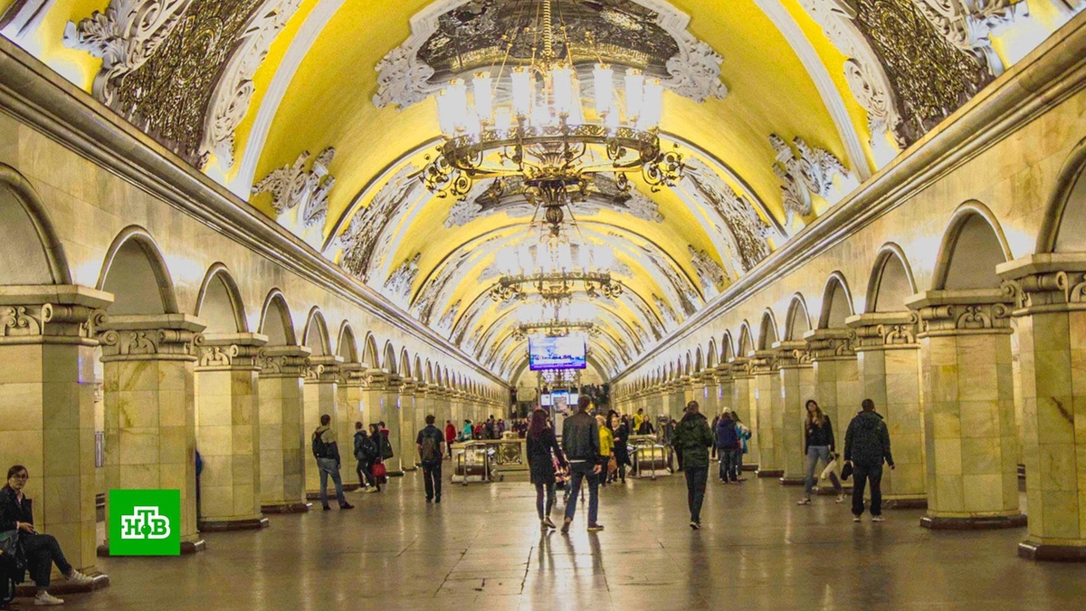    Удобство в сочетании с дворцовой роскошью: московскому метро исполняется 90 лет