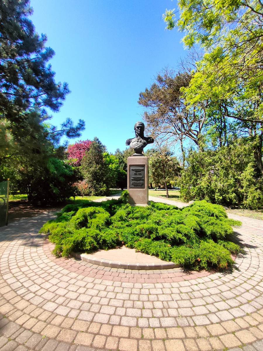 Памятник И. В. Гудовичу