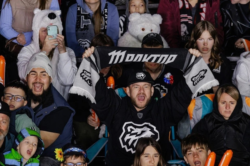    Фанаты черно-белых возмущены игрой соперников. Валерий ЗВОНАРЕВ