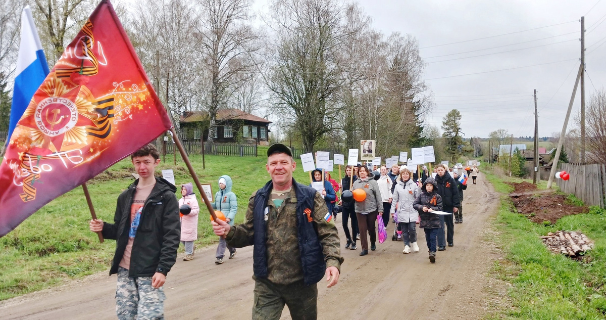 Маршем Бессмертного полка прошли жители Кособаново по улицам родного села