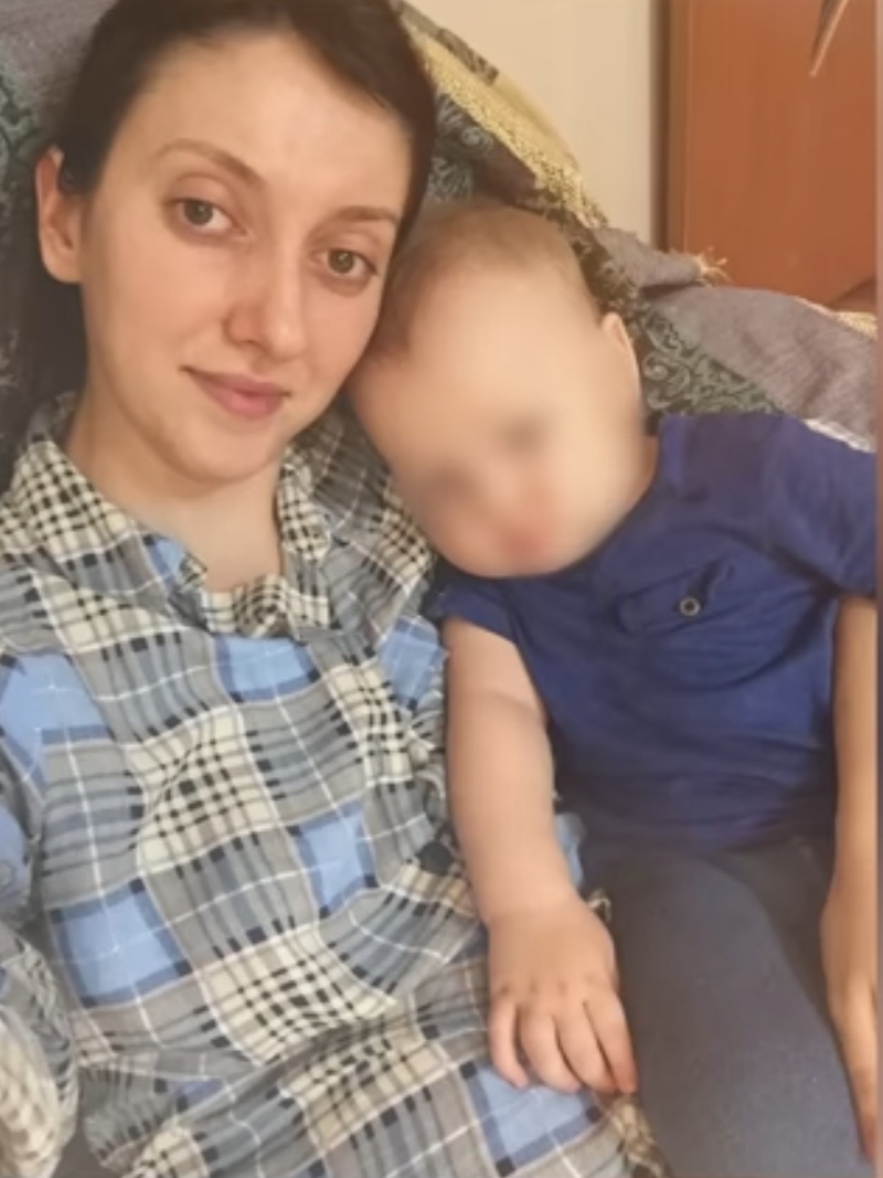 Елена Айсабакиева с сыном. Ист: фото из соцсетей личной странички героини ВКонтакте.