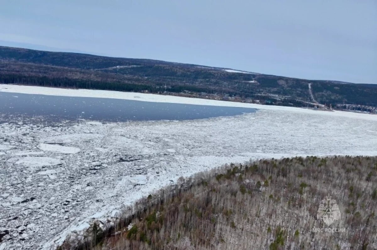    Информацию о размыве дамбы на стройплощадке Ленского моста не подтвердили