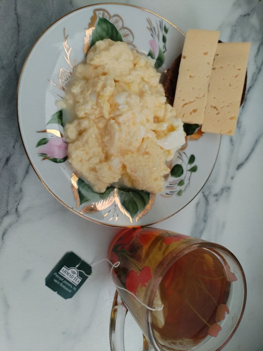 Завтрак: омлет, ржаной хлеб с сыром, чай: Б:32, Ж:35, У:21 527кКал