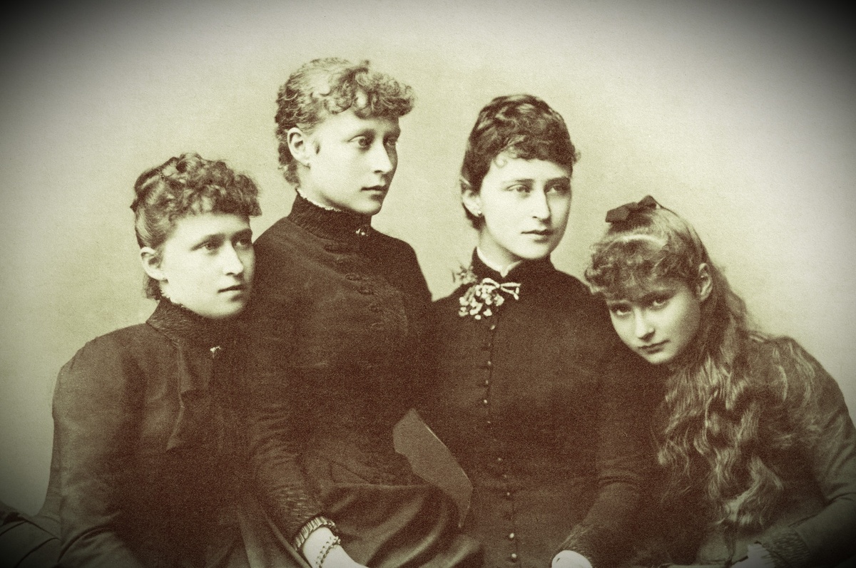 Сестры Гессенские, Ирен, Виктория, Елизавета и Аликс. Изображение взято с Яндекс картинок.