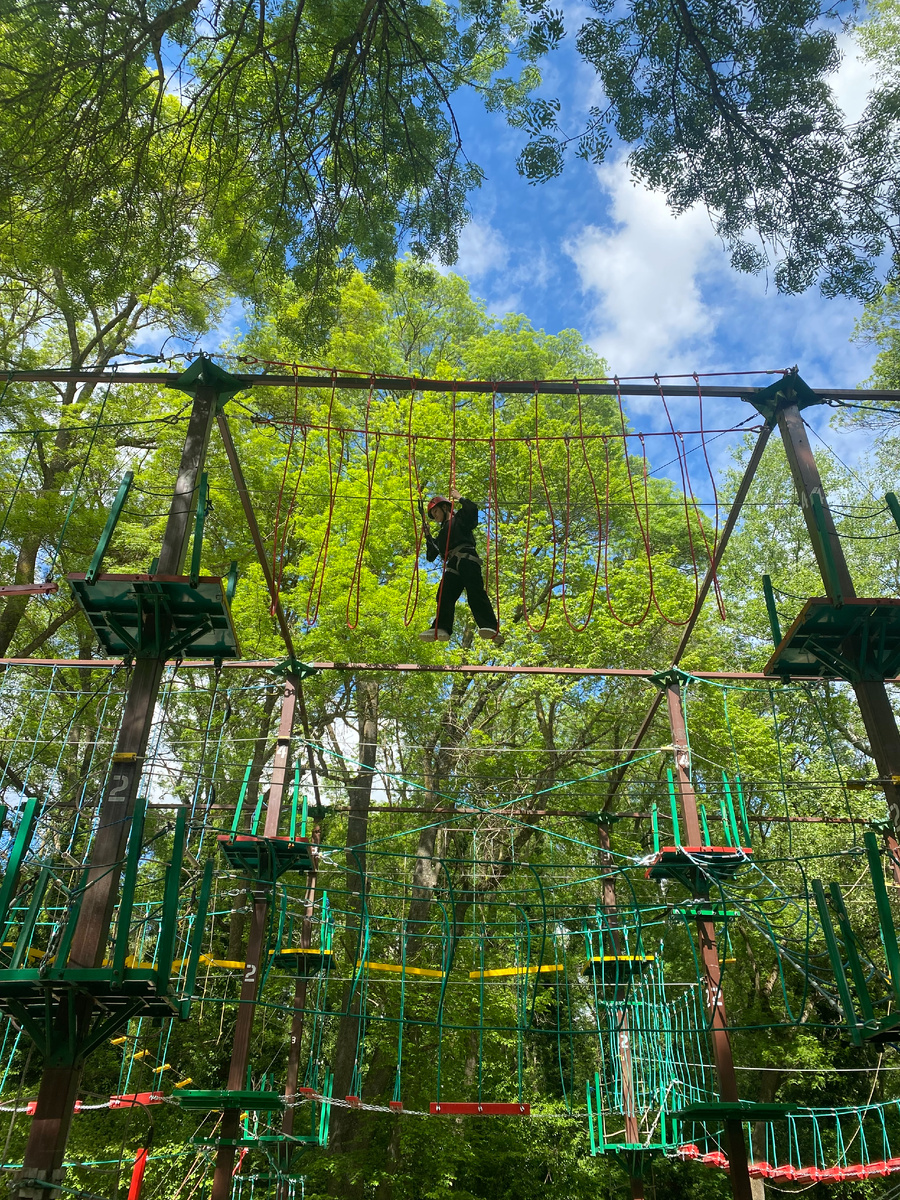Фото автора. Алина проходит препятствия. 